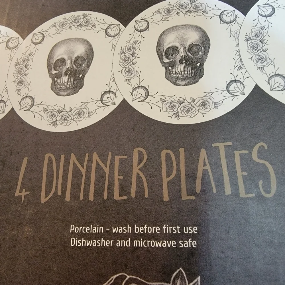 4-PC Harvest Green Studio Spooky HALLOWEEN Skull Dinner Plates NEW!